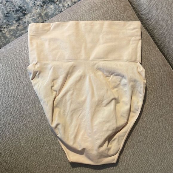 SKIMS Core Control Brief - L/XL - Picture 5 of 6